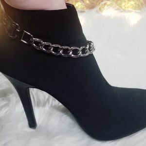 Black booties with a chain